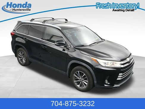Used 2019 Toyota Highlander XLE AWD/4WD image 16