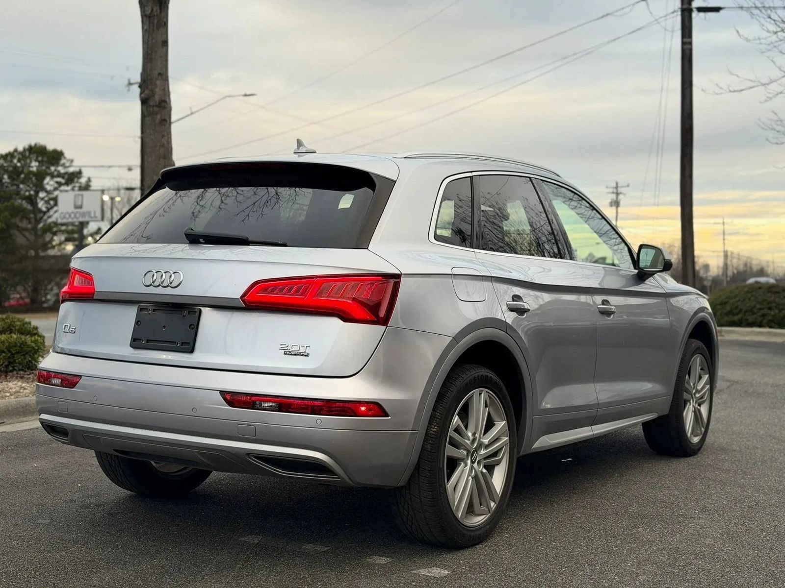 Used 2018 Audi Q5 2.0T Premium Plus w/ Premium Plus Package AWD/4WD image 6