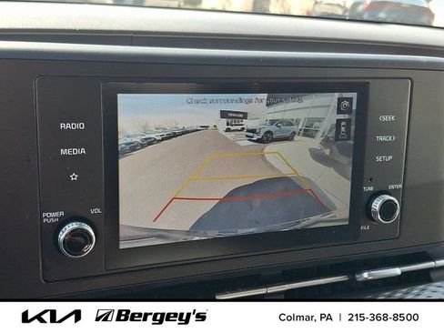 Used 2022 Kia Carnival LX image 19