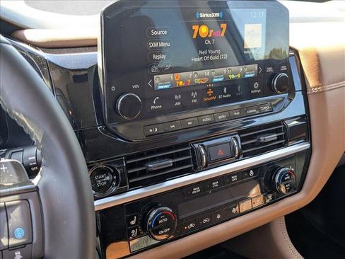 Certified 2025 Nissan Pathfinder Platinum image 17