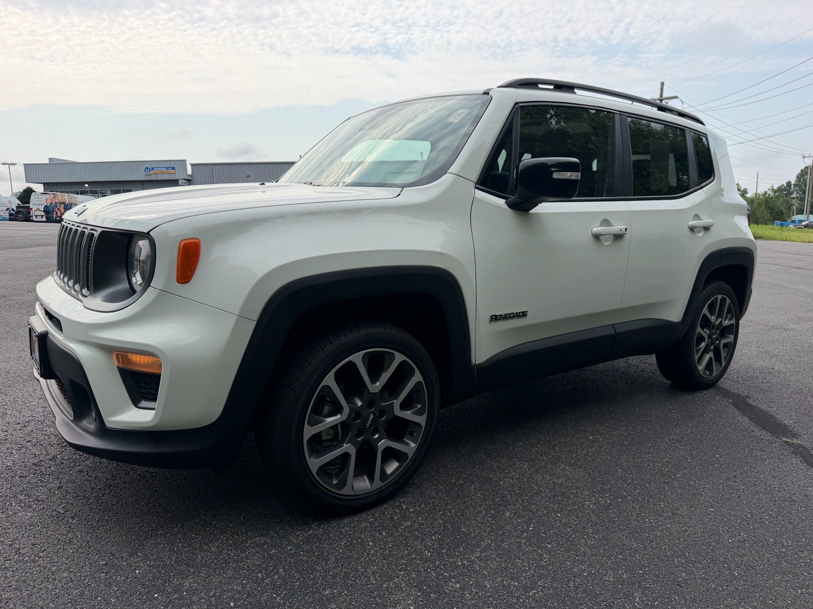 Used 2022 Jeep Renegade Limited w/ Sun, Sound & Wheels Group AWD/4WD image 9
