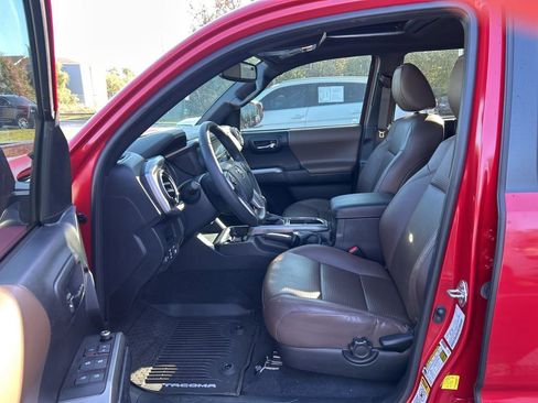 Used 2017 Toyota Tacoma Limited image 10
