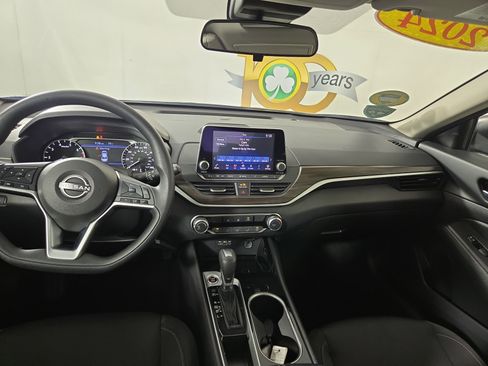 Used 2024 Nissan Altima 2.5 SV FWD image 13