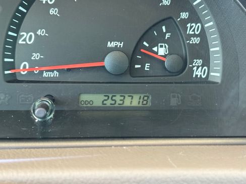 Used 2004 Toyota Camry LE FWD image 25