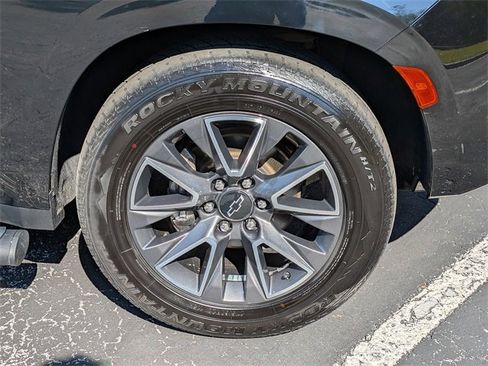 Used 2021 Chevrolet Suburban Z71 w/ Z71 Off-Road Package image 11