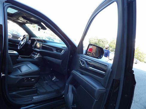 Used 2021 GMC Yukon XL Denali w/ Denali Premium Package image 15