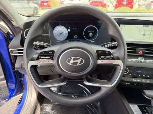 Used 2024 Hyundai Elantra SEL FWD image 19