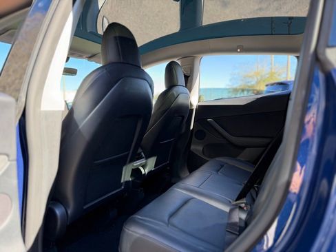 Used 2022 Tesla Model Y Long Range AWD/4WD image 30