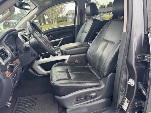 Used 2017 Nissan Titan SL w/ Chrome Package image 13