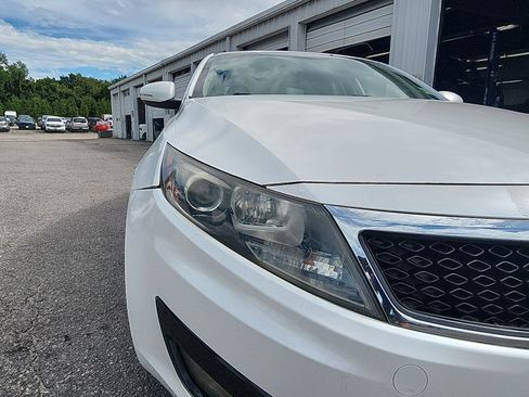 Used 2011 Kia Optima EX FWD image 9