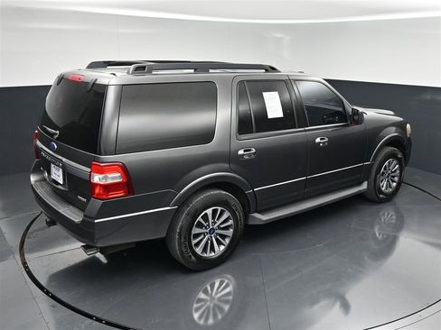 Used 2016 Ford Expedition XLT w/ Equipment Group 202A RWD image 23