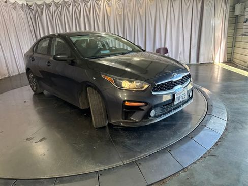 Used 2019 Kia Forte LXS FWD image 3