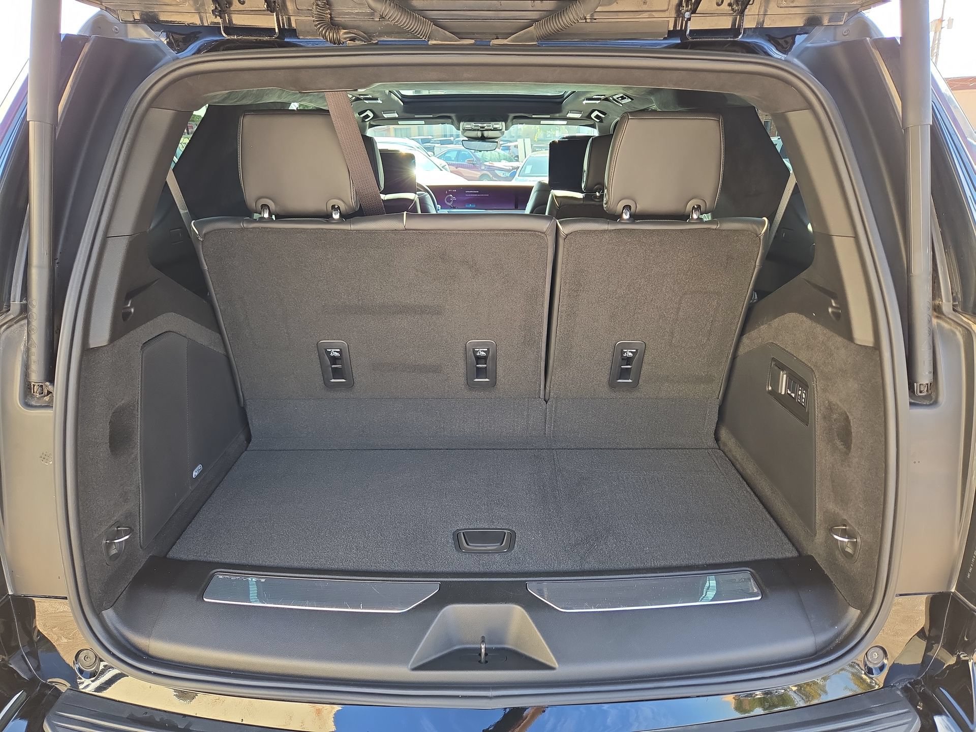 Certified 2026 Cadillac Escalade Platinum Sport w/ LPO, ONYX Package AWD/4WD image 12