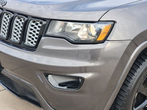 Used 2019 Jeep Grand Cherokee Altitude image 8