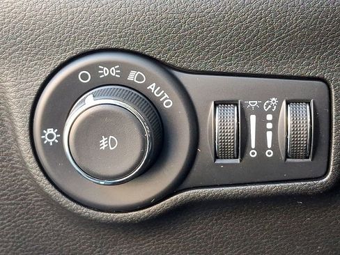 Used 2024 Jeep Compass Latitude image 24