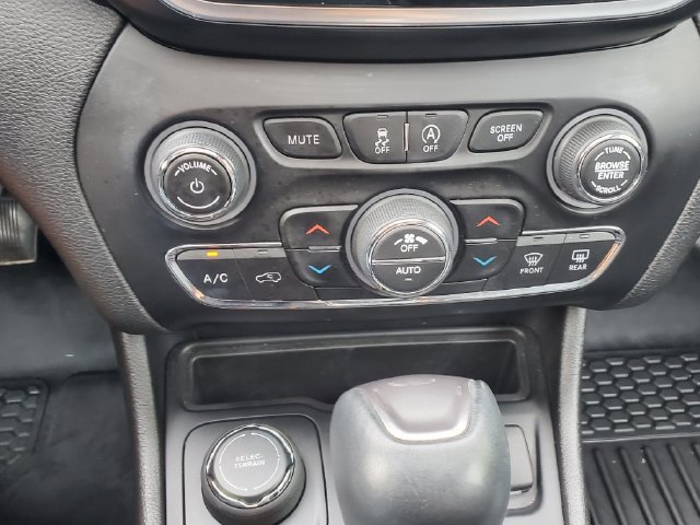 Used 2021 Jeep Cherokee Limited AWD/4WD image 29