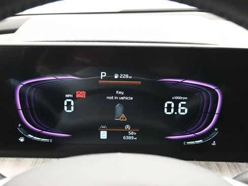 Used 2024 Kia Telluride EX w/ EX Captain's Chair Package image 18