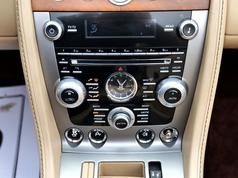 Used 2015 Aston Martin V8 Vantage S image 25