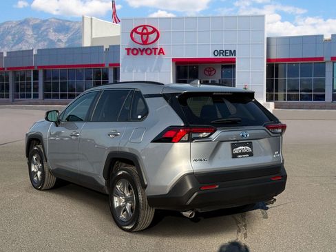 Used 2024 Toyota RAV4 LE AWD/4WD image 5