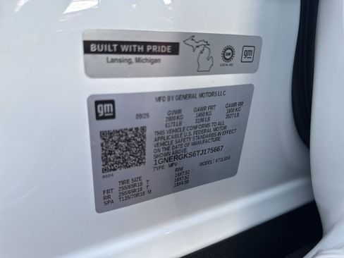 Used 2026 Chevrolet Traverse LT w/ Driver Confidence Package image 38