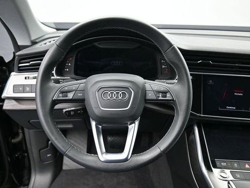 Used 2023 Audi Q8 Premium image 17