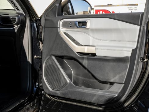 Used 2021 Ford Explorer XLT w/ Equipment Group 202A image 40