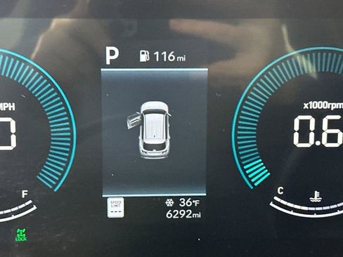 Certified 2025 Hyundai Tucson SE image 18