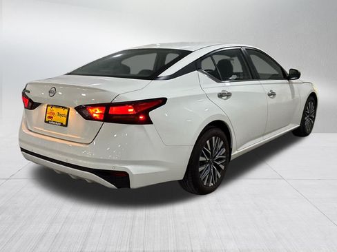 Used 2025 Nissan Altima 2.5 SV FWD image 6