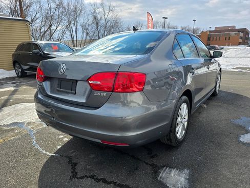 Used 2013 Volkswagen Jetta SE FWD image 3