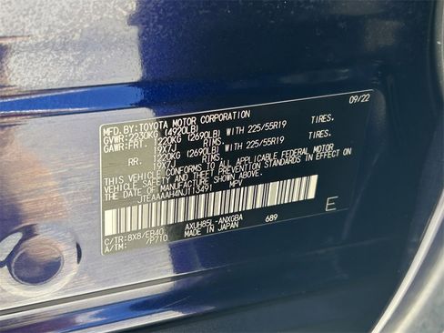 Used 2022 Toyota Venza Limited image 12