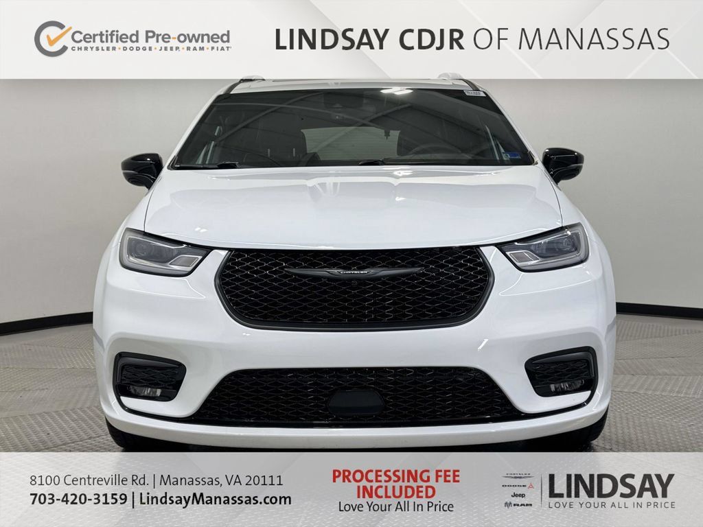 Certified 2025 Chrysler Pacifica Limited FWD image 3