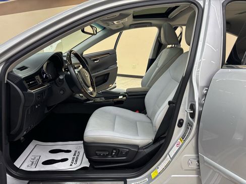 Used 2014 Lexus ES 350 w/ Luxury Package FWD image 21