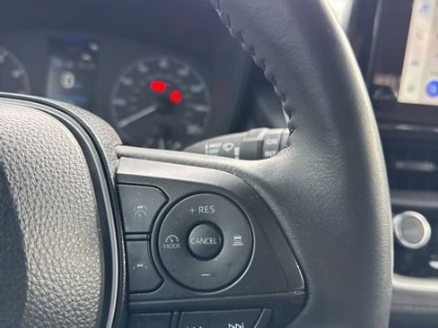 Used 2024 Toyota Corolla Cross LE image 19