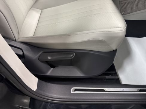 Certified 2024 Volkswagen Tiguan SE R-Line AWD/4WD image 38