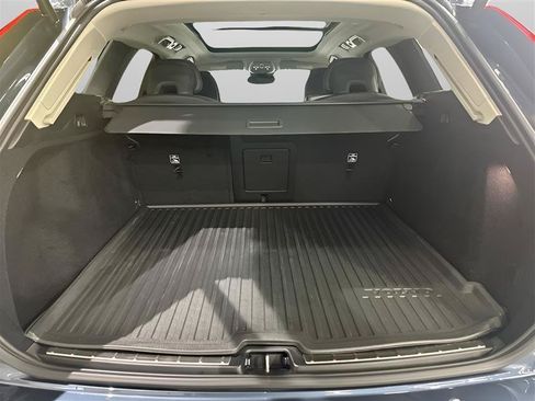 Used 2024 Volvo XC60 B5 Plus AWD/4WD image 21