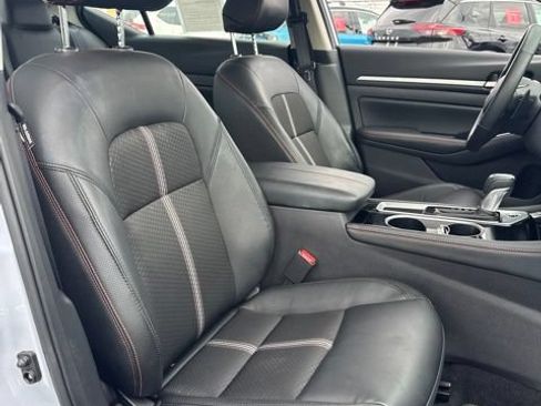 Certified 2025 Nissan Altima 2.5 SR FWD image 13