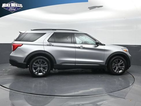 Used 2024 Ford Explorer XLT w/ Equipment Group 202A RWD image 8