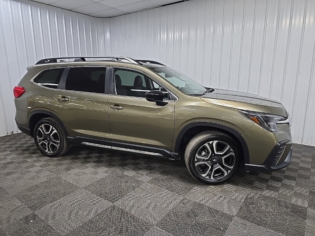 Used 2025 Subaru Ascent Limited AWD/4WD image 1