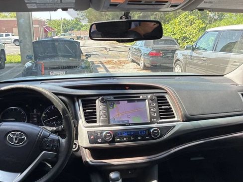 Used 2015 Toyota Highlander XLE AWD/4WD image 28