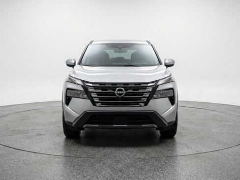 Used 2025 Nissan Rogue SV image 2