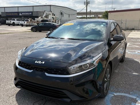 Used 2023 Kia Forte LXS w/ LXS Technology Package image 8