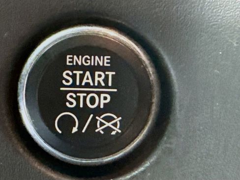 Used 2013 Dodge Challenger R/T image 18