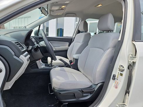 Used 2018 Subaru Forester 2.5i AWD/4WD image 12