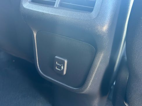 Used 2023 Chevrolet Equinox LT image 39