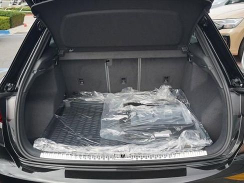 New 2025 Audi Q3 2.0T Premium image 11