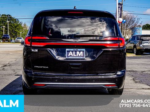 Used 2024 Chrysler Pacifica Touring-L FWD image 12