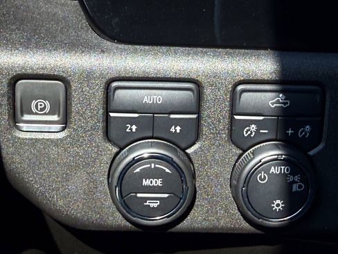 Used 2023 Chevrolet Silverado 1500 LT AWD/4WD image 21