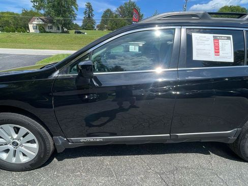Used 2016 Subaru Outback 2.5i Premium AWD/4WD image 3