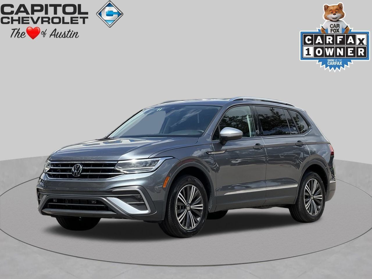 Used 2024 Volkswagen Tiguan SE FWD image 1