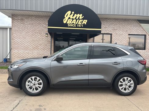 Used 2024 Ford Escape Active FWD image 2